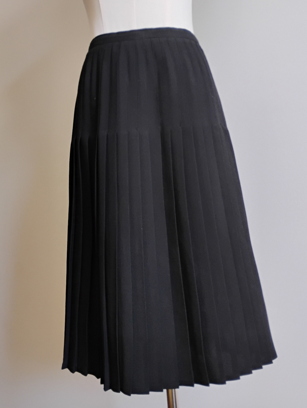 Vintage Black Pleated Skirt Size 14